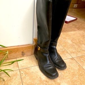 Fashion English style boots.